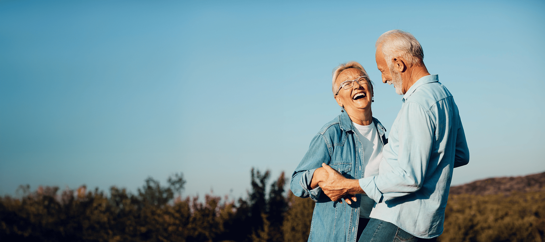 happy-couple-with-comfortable-orthopedic-shoes