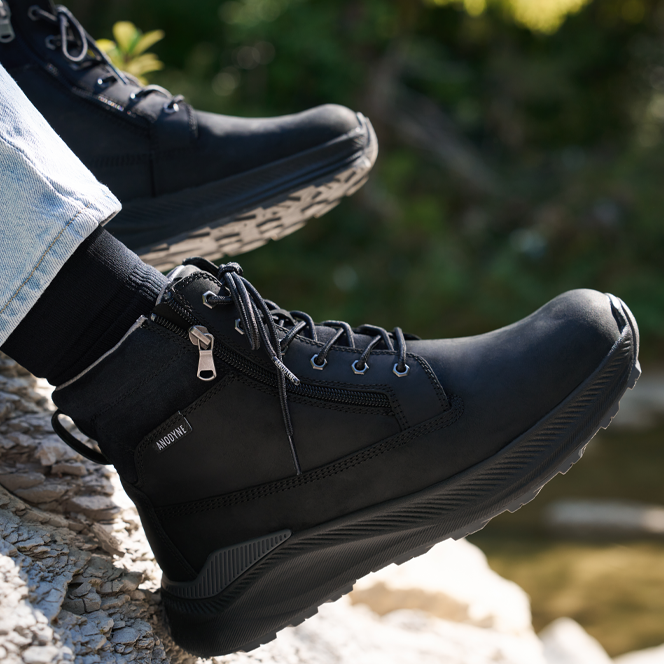 albany-oregon-lifestyle-shoe-photography-black-footwear