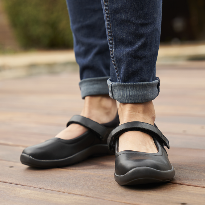 salem-oregon-lifestyle-shoe-photography-black-footwear